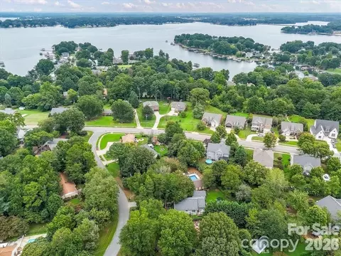 21021 Entrada Dr, Cornelius, NC 28031