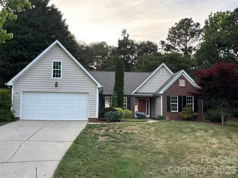450 Glencrest Dr, Stanley, NC 28164