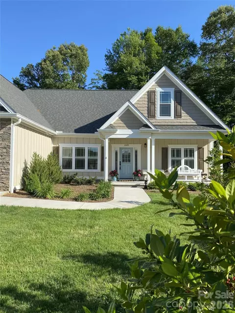2109 6th Nw St NW, Hickory, NC 28601