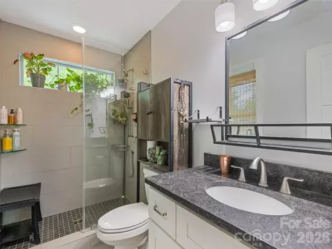 Bath - 221 Northside St, Canton, NC 28716 photo 2 of 3