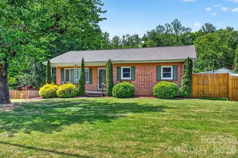 204 Oak Grove Rd, East Flat Rock, NC 28726