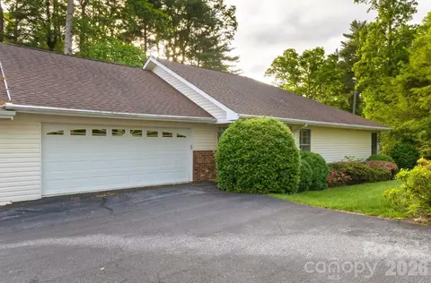 108 Bridgetteloop Rd, Hendersonville, NC 28791