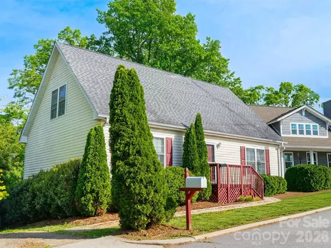 206 Courtland Pl, Asheville, NC 28801