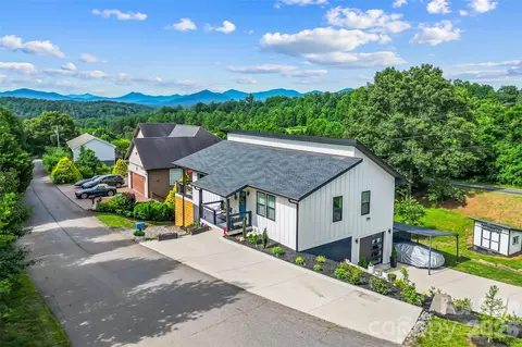 1 Little Oak Rd, Leicester, NC 28748