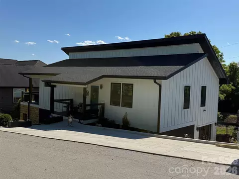 1 Little Oak Rd, Leicester, NC 28748