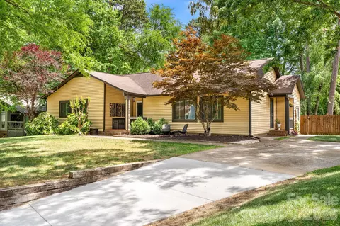 8700 Lorraine Dr, Charlotte, NC 28270