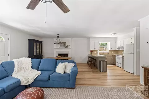 Living - 609 Davis St, Lancaster, SC 29720 photo 1 of 4