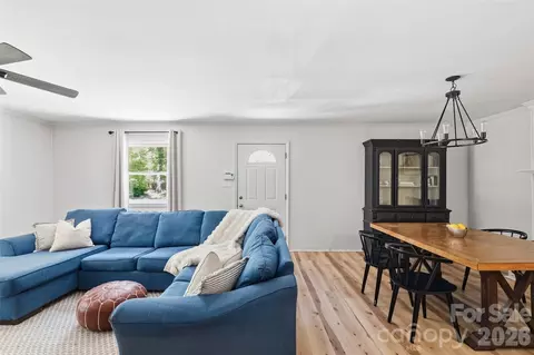 Living - 609 Davis St, Lancaster, SC 29720 photo 2 of 4