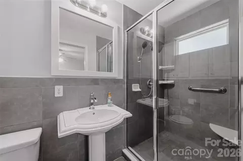 Bath - 609 Davis St, Lancaster, SC 29720 photo 2 of 3
