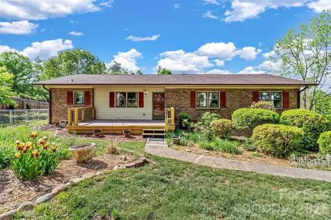 38 Chadwick Wade Dr, Asheville, NC 28804