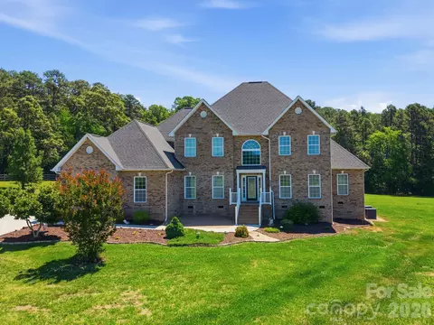 1434 Steeplechase Dr, Mount Pleasant, NC 28124
