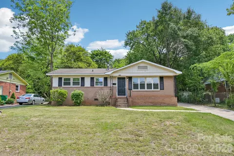 3935 Crestridge Dr, Charlotte, NC 28217
