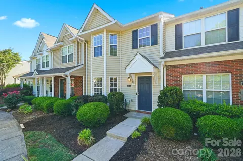 687 Rock Lake Gln, Fort Mill, SC 29715