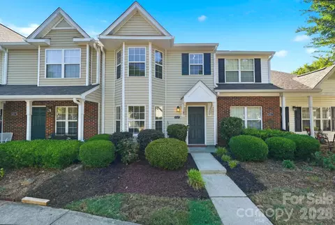 687 Rock Lake Gln, Fort Mill, SC 29715
