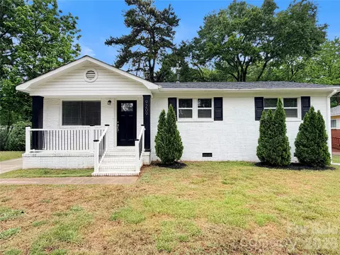 9209 Edgevale Dr, Charlotte, NC 28216
