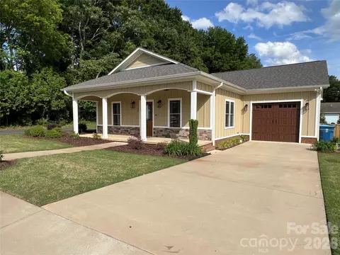 162 Red Oak Dr, Forest City, NC 28043