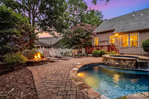 4006 Hickory View Dr, Fort Mill, SC 29707