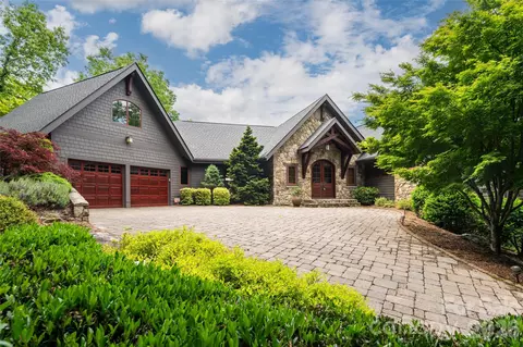 211 Boulder Ridge Dr, Hendersonville, NC 28792