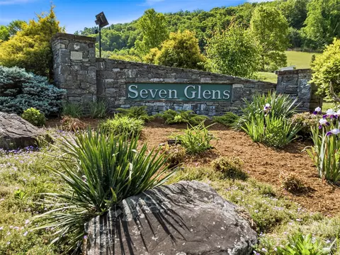 948 Cove Creek Ln, Mars Hill, NC 28754