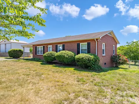 2101 Lamesa Ct, Lenoir, NC 28645
