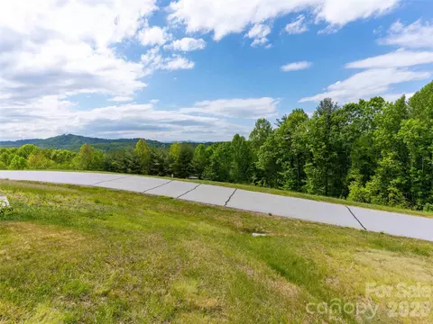 661 Whites Lake Blvd, Saluda, NC 28773