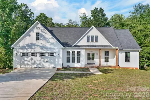 1182 Cape Hickory Rd, Hickory, NC 28601