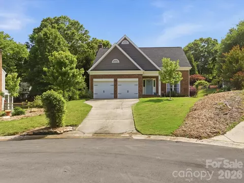 9804 Park Springs Ct, Charlotte, NC 28210