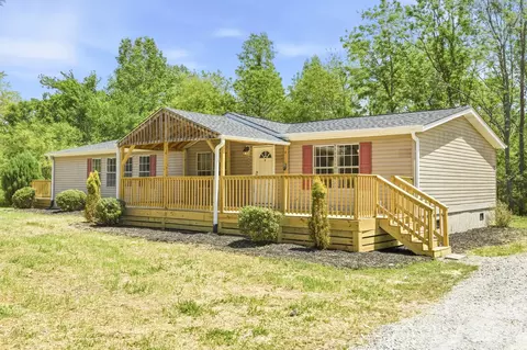6490 Willow Rd, Hendersonville, NC 28739
