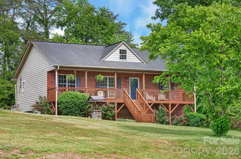 3680 Rocky Rd, Lenoir, NC 28645