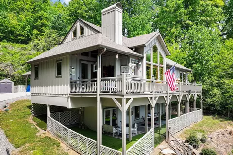 266 Hawks Crest Dr, Waynesville, NC 28786