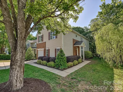 9132 Royal Highlands Ct, Charlotte, NC 28277
