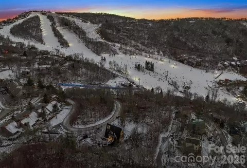 103 Snowplow Ln, Beech Mountain, NC 28604