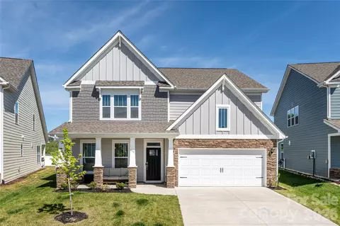 615 Fox Cove Rd, Hendersonville, NC 28792