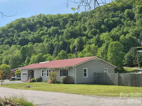 5 Gibson Dr, Maggie Valley, NC 28751