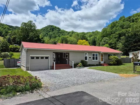 5 Gibson Dr, Maggie Valley, NC 28751