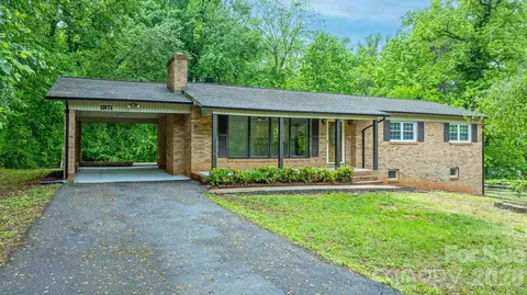 1871 Crestview Dr, Newton, NC 28658