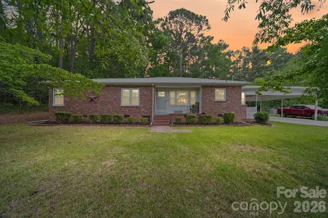 303 E Allenton St, Mount Gilead, NC 27306