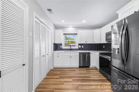 Kitchen - 4800 Morgan Mill Rd, Monroe, NC 28110 photo 1 of 1