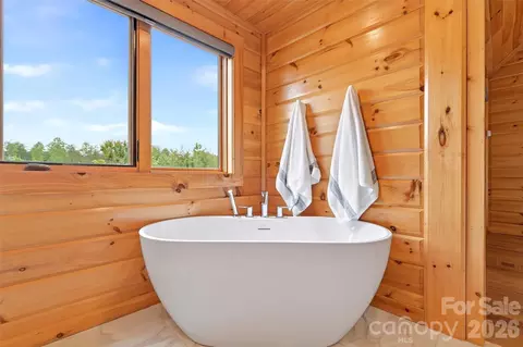 Bath - 3097 W Moonlight Pl, Morganton, NC 28655 photo 4 of 6