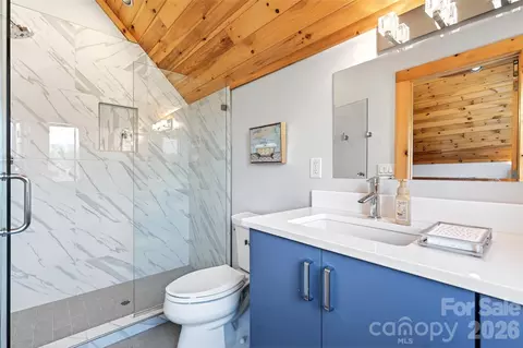 Bath - 3097 W Moonlight Pl, Morganton, NC 28655 photo 5 of 6