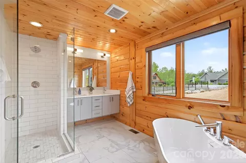 Bath - 3097 W Moonlight Pl, Morganton, NC 28655 photo 3 of 6