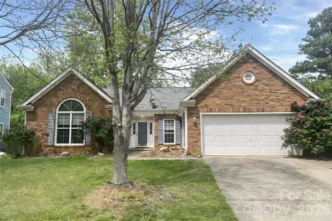 8418 Red Cypress Ct, Charlotte, NC 28216