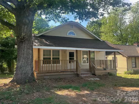 4028 Leo St, Winston Salem, NC 27105