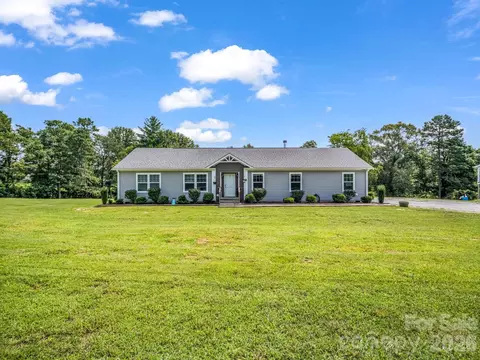 213 Big Oak Rd, Hendersonville, NC 28792