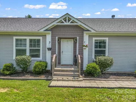 213 Big Oak Rd, Hendersonville, NC 28792