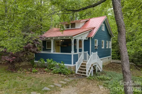 24 Moore Cir, Black Mountain, NC 28711