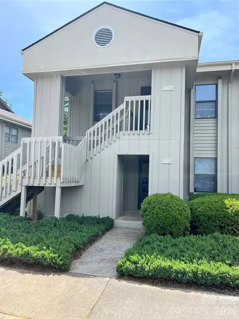 2401 Abbey Cir, Asheville, NC 28805