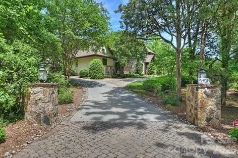 4901 Carmel Park Dr, Charlotte, NC 28226