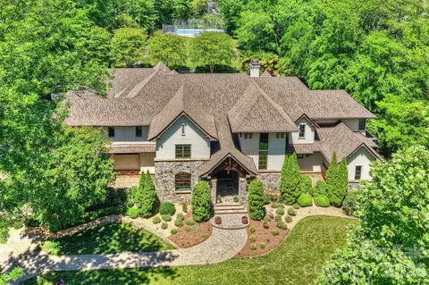 4901 Carmel Park Dr, Charlotte, NC 28226