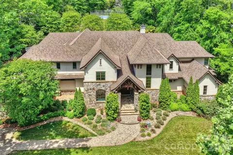 4901 Carmel Park Dr, Charlotte, NC 28226